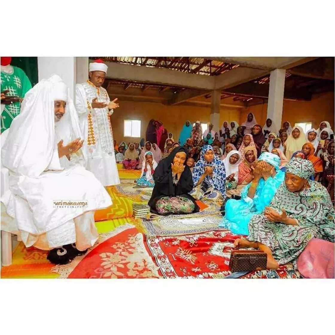 Uwar Dangote, Mariya Dantata ta ciyar da gajiyayyu 5000, ta gina Masallaci Uwar Dangote, Mariya Dantata ta ciyar da gajiyayyu 5000, ta gina Masallaci