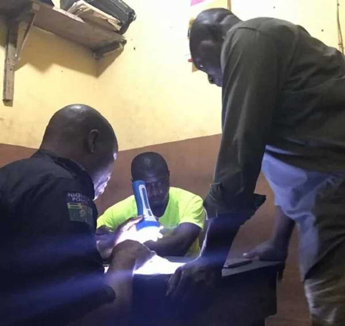 Young lady gets robbed by Uber driver in Nigeria, cries out Young lady gets robbed by Uber driver in Nigeria, cries out