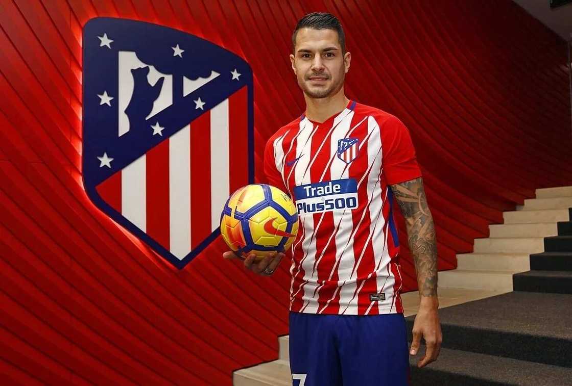 Atletico Madrid finally unveil Diego Costa (photos) Atletico Madrid finally unveil Diego Costa (photos)