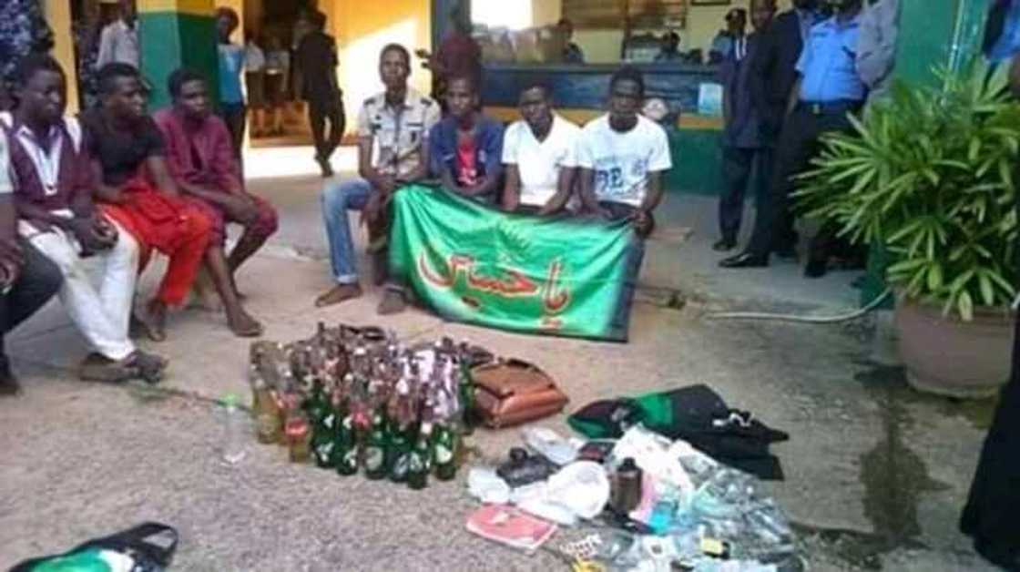 Hotunan makaman da aka kama 'yan Shi'a da su a Abuja Hotunan makaman da aka kama 'yan Shi'a da su a Abuja