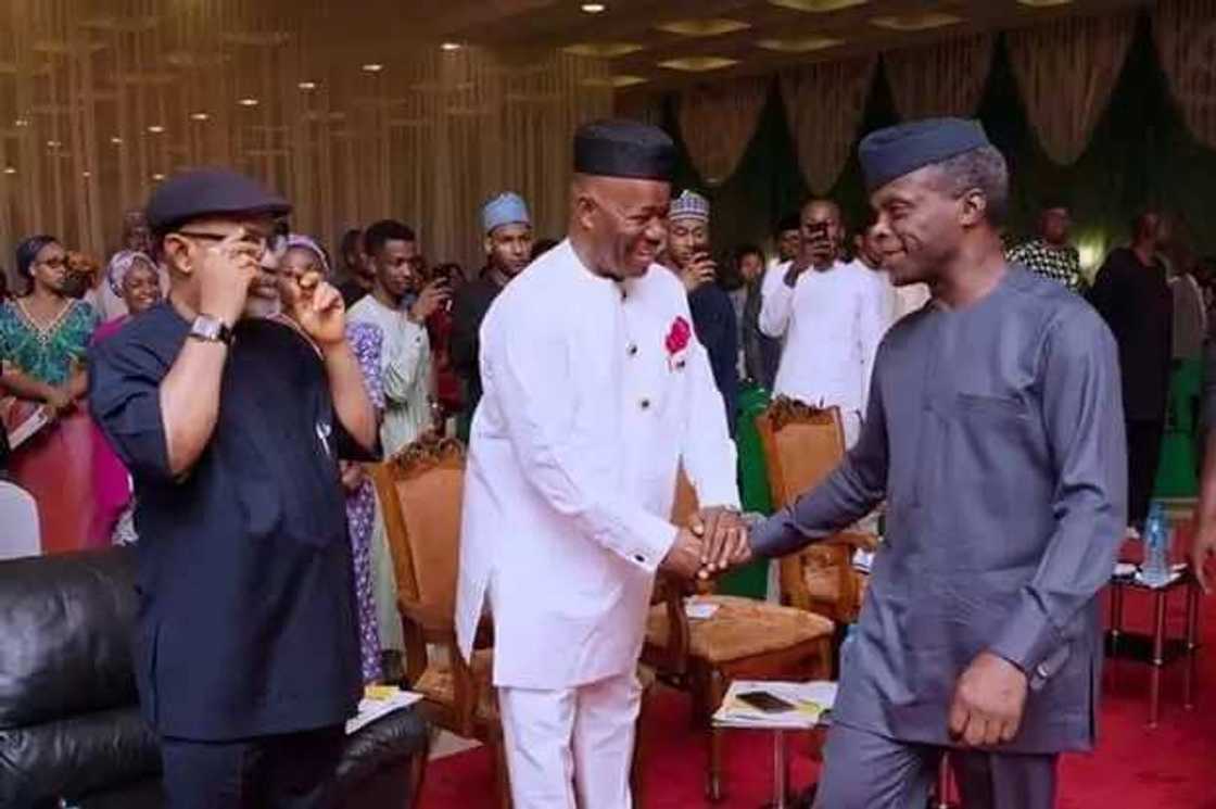 Masu canja sheka: Osinbajo sunyi wata ganawa da Akpabio a Villa Masu canja sheka: Osinbajo sunyi wata ganawa da Akpabio a Villa