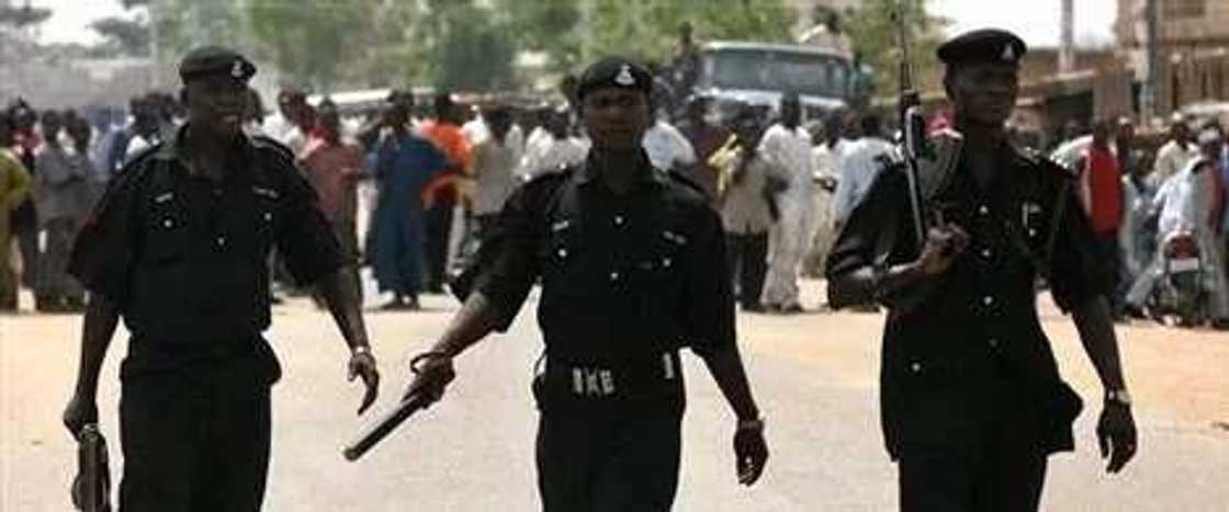 Tirkashi: Wani mutum yayi kisan kai a wurin jana’izar surikarsa Tirkashi: Wani mutum yayi kisan kai a wurin jana’izar surikarsa