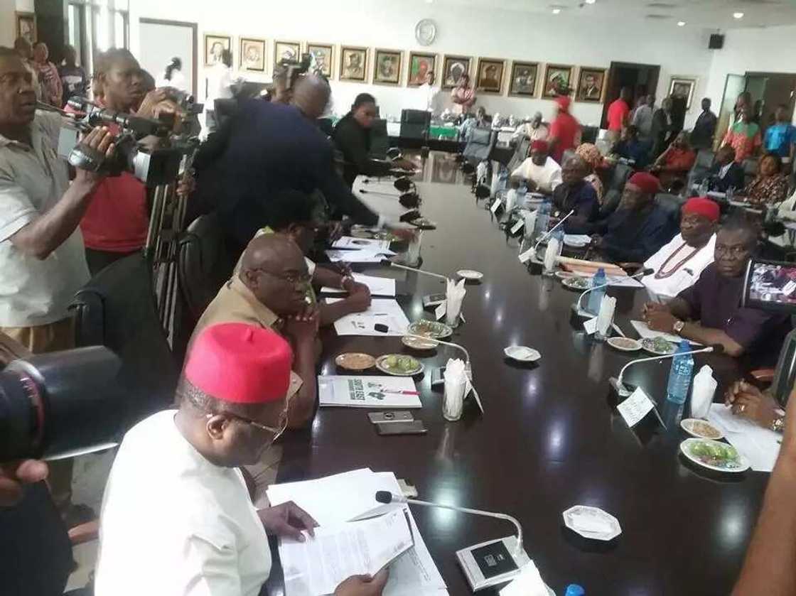 South east governors, Ike Ekweremadu, deputy senate in closed-door meeting. Photo credit: Nwaze Francis South east governors, Ike Ekweremadu, deputy senate in closed-door meeting. Photo credit: Nwaze Francis