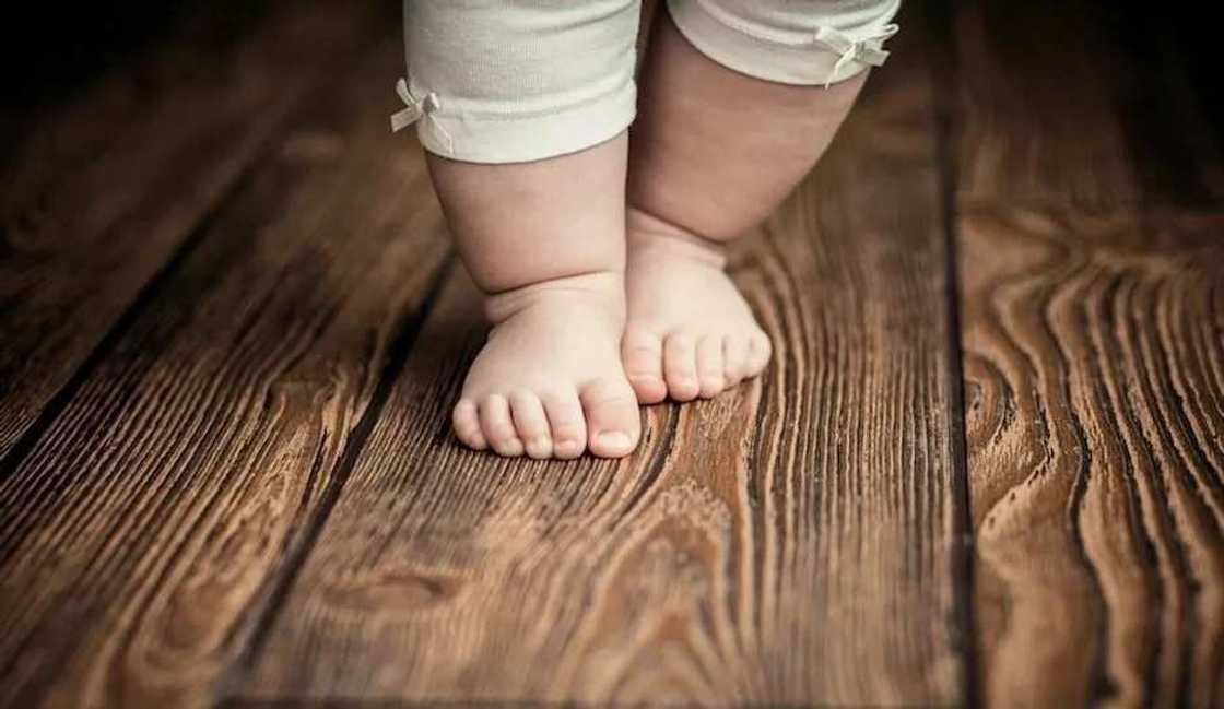 Wata jaririya ta sanya mutane cikin ruɗani bayan ta aikata wani abin al’ajabi Wata jaririya ta sanya mutane cikin ruɗani bayan ta aikata wani abin al’ajabi