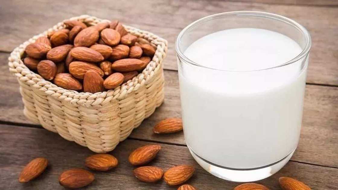 Almonds and milk Almonds and milk