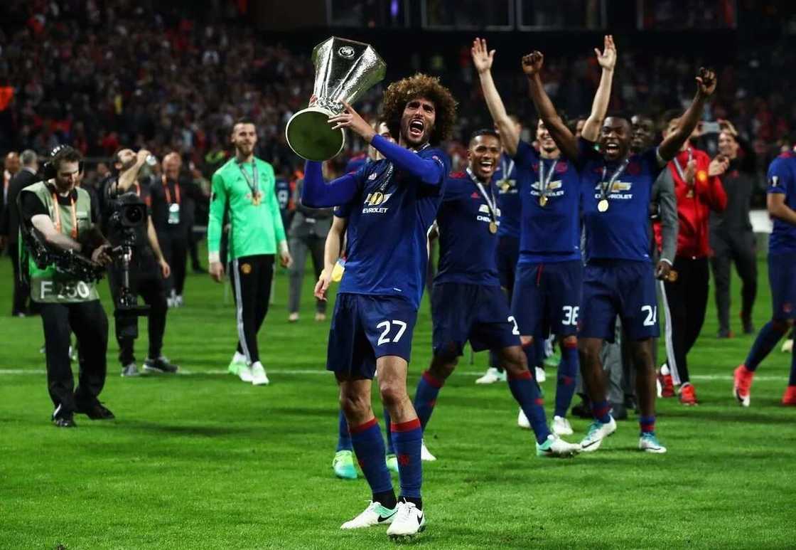 Manchester United lift Europa League trophy (photos) Manchester United lift Europa League trophy (photos)