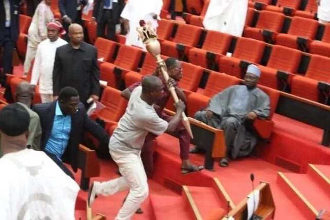 Wata sabuwa: Kotu ta hana 'yan sanda da jami'an SSS su kama Sanata Ovie Omo-Agege Wata sabuwa: Kotu ta hana 'yan sanda da jami'an SSS su kama Sanata Ovie Omo-Agege