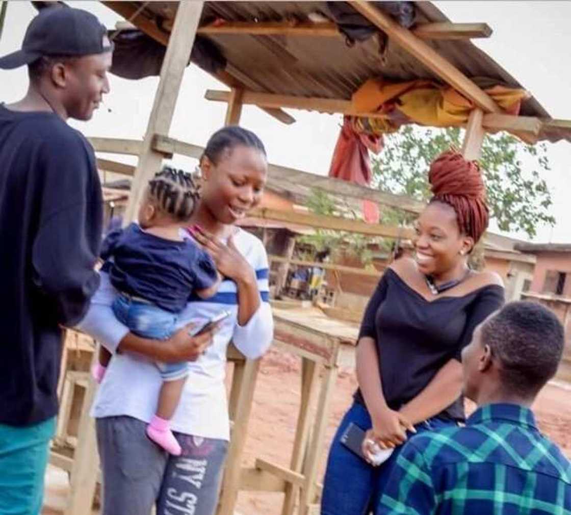 Nigerian man proposes to his girlfriend at the same spot he met her five years ago Nigerian man proposes to his girlfriend at the same spot he met her five years ago