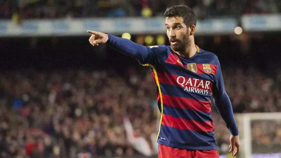 Arsenal na neman dan wasan Barcelona, Arda Turan Arsenal na neman dan wasan Barcelona, Arda Turan