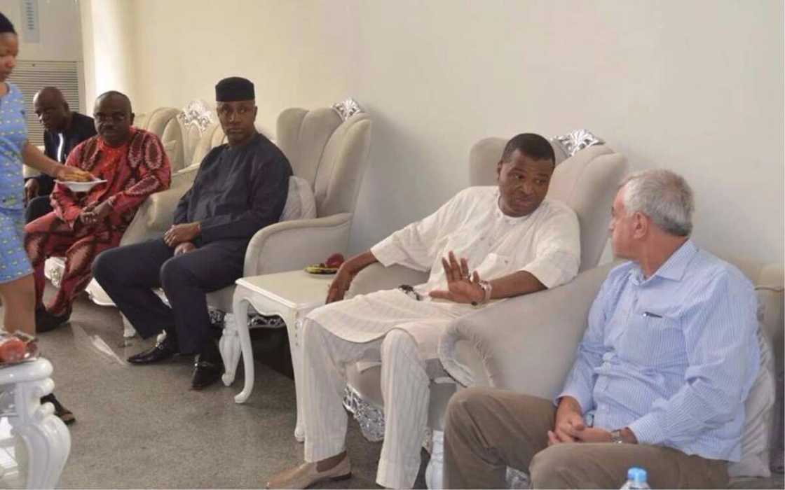 4 days after donating 200 armoured vehicles, Jordan sends top military chief to Nigeria (photos) 4 days after donating 200 armoured vehicles, Jordan sends top military chief to Nigeria (photos)