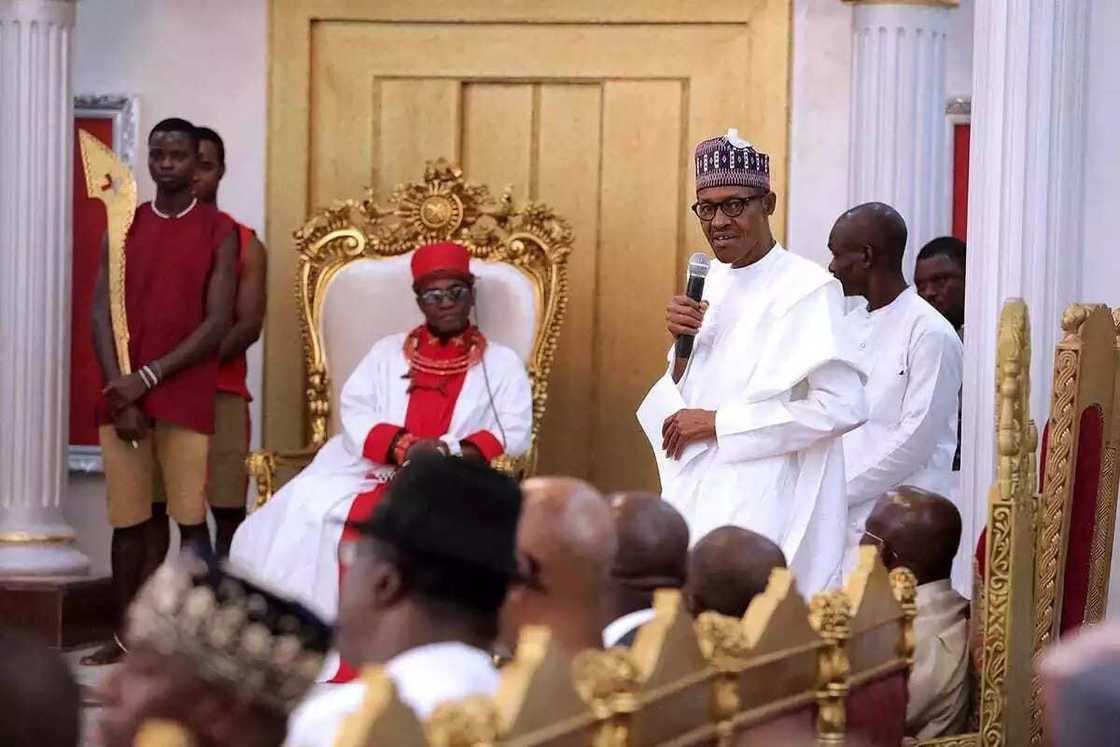 Shugaban kasa ya kaddamar da ayyuka a jihar Edo (Hoto) Shugaban kasa ya kaddamar da ayyuka a jihar Edo (Hoto)