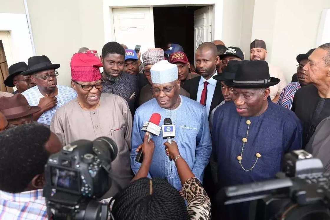 Atiku Abubakar ya kai ziyarar gaisuwa da neman iri ga Goodluck Jonathan (Hotuna)