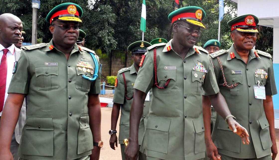 Jawabi mai ratsa zuciya da Buratai yayi wa dakarun Najeriya da ke Borno Jawabi mai ratsa zuciya da Buratai yayi wa dakarun Najeriya da ke Borno