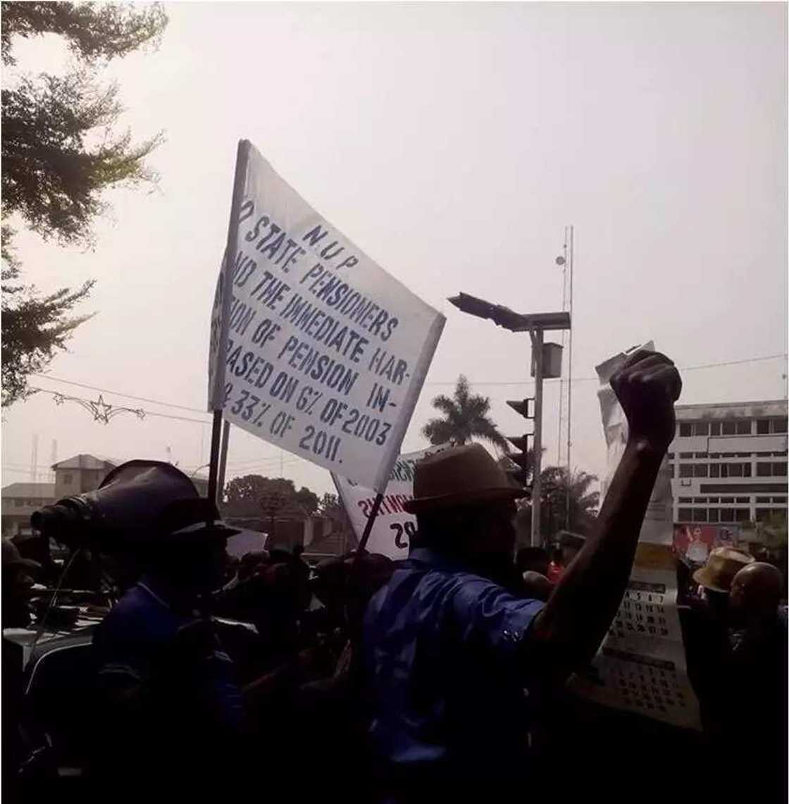 Imo pensioners protest against Gov Okorocha (photos) Imo pensioners protest against Gov Okorocha (photos)