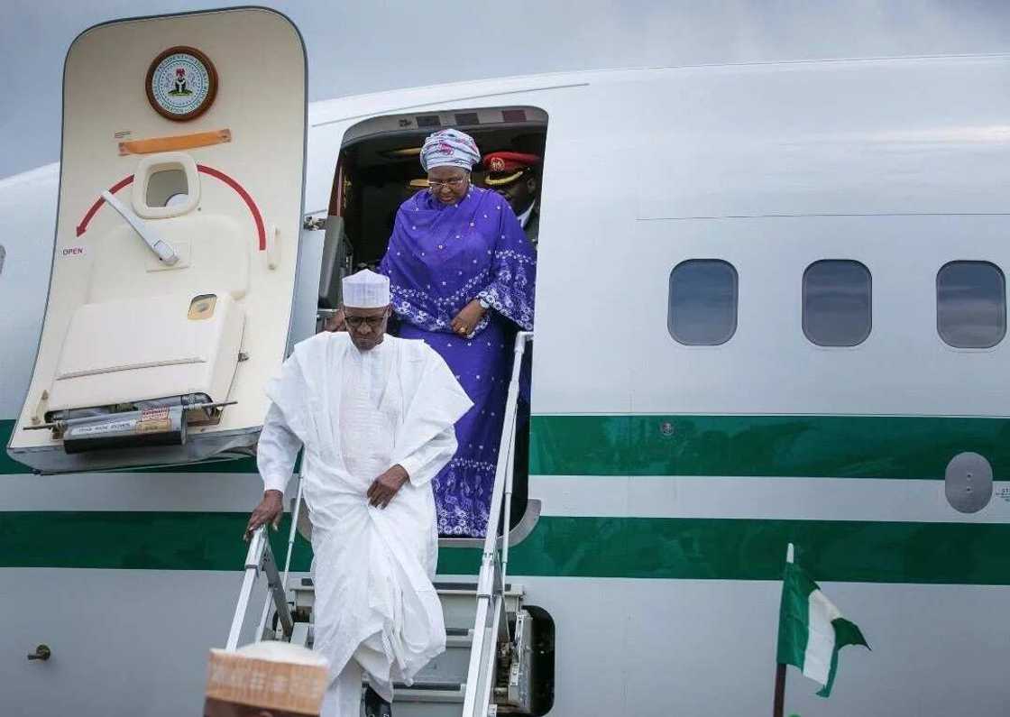 Just in: Buhari ends holiday in Duara, arrives Abuja with family (photos) Just in: Buhari ends holiday in Duara, arrives Abuja with family (photos)