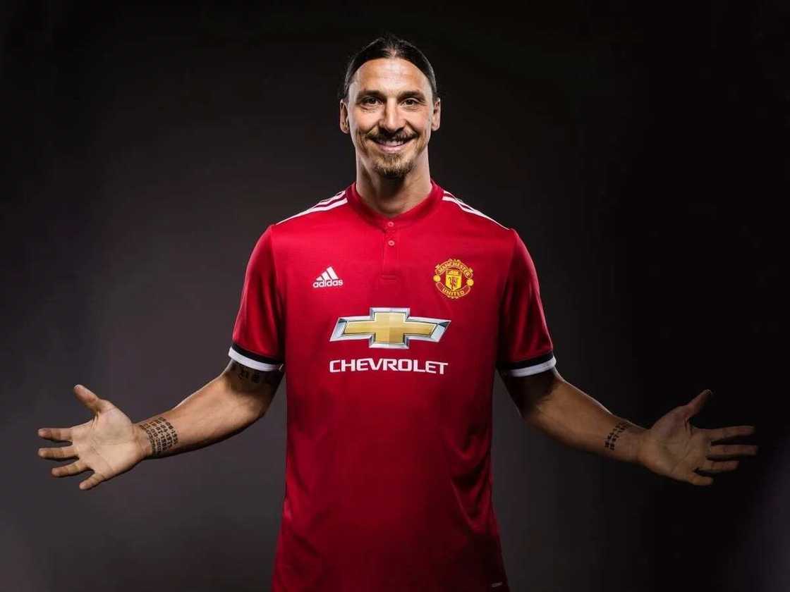 Zlatan Ibrahimovic returns to Manchester United, signs one-year deal Zlatan Ibrahimovic returns to Manchester United, signs one-year deal
