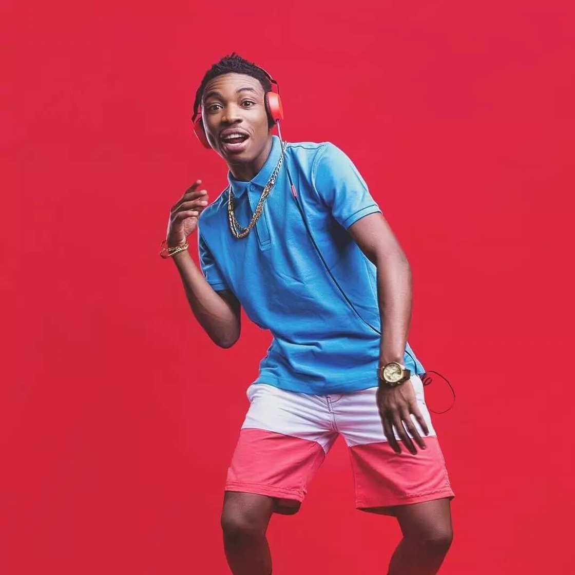 Mayorkun singer