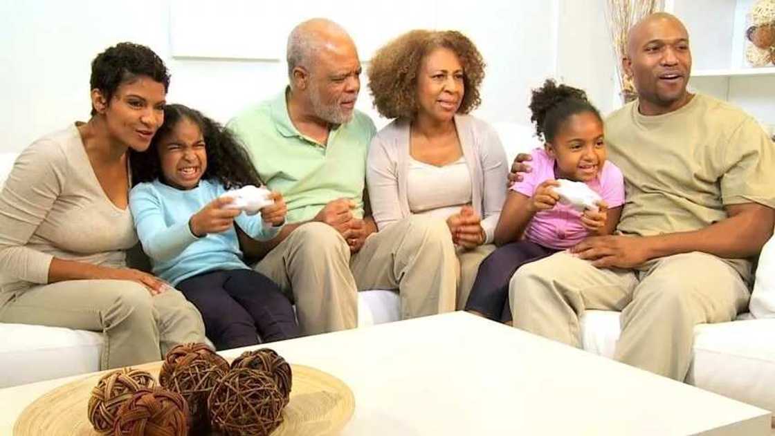 big family watch tv big family watch tv