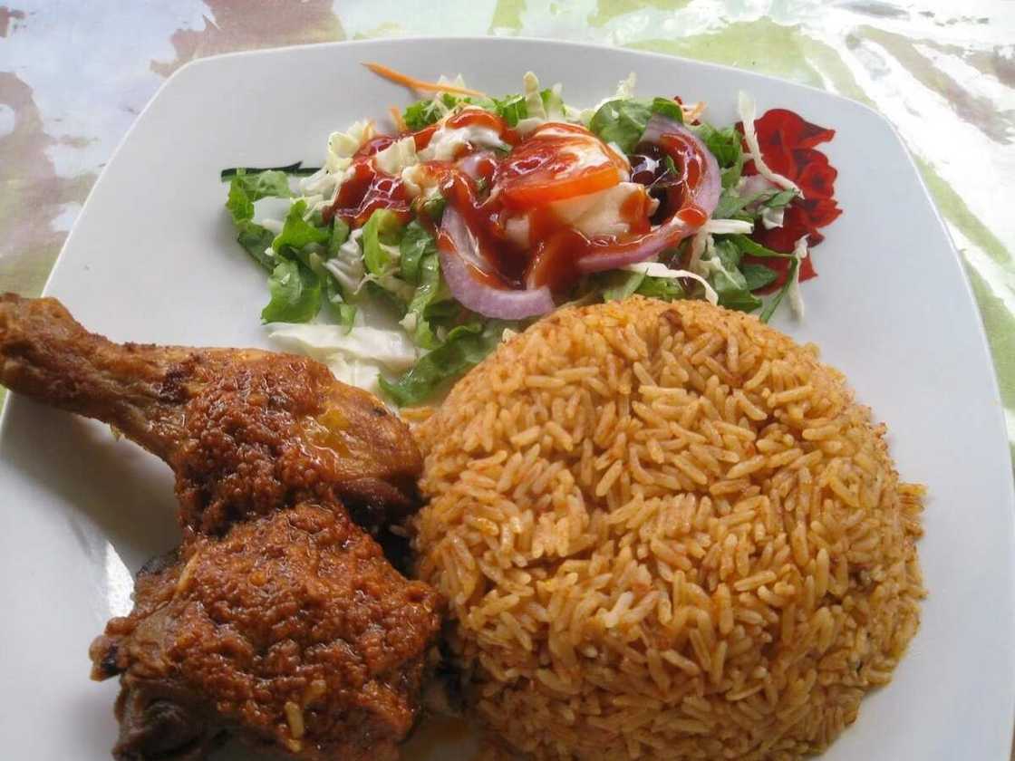 How to prepare jollof rice with carrot and green beans? Legit.ng