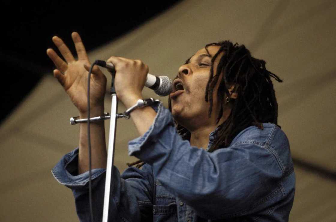 Majek Fashek calls on Nigerians to support President Buhari Majek Fashek calls on Nigerians to support President Buhari
