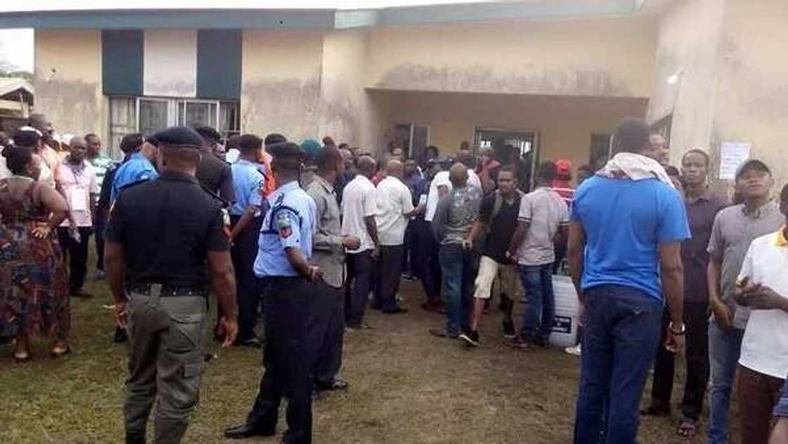 Rivers rerun: Violence erupts as INEC suspends poll in 8 LGAs Rivers rerun: Violence erupts as INEC suspends poll in 8 LGAs