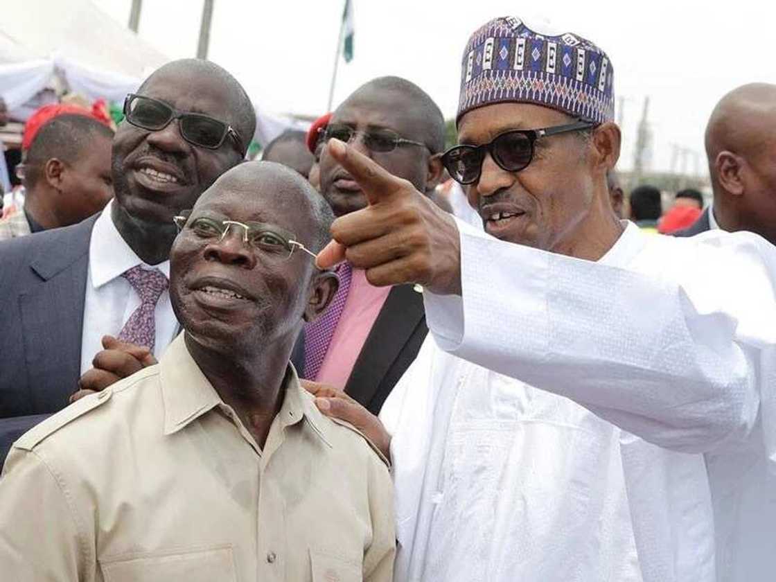 Yan majalisar wakilai sun bukaci Buhari da ya sa ayi gaggawan kama Oshiomhole Yan majalisar wakilai sun bukaci Buhari da ya sa ayi gaggawan kama Oshiomhole