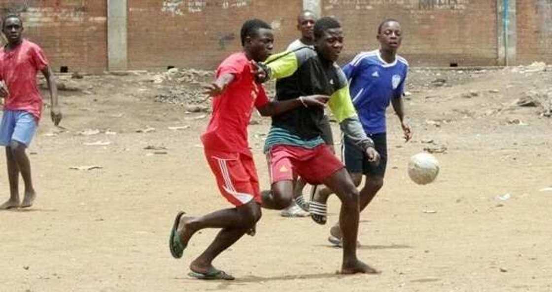 Live updates: Military takes over Zimbabwe's capital, detains Mugabe, wife and top officials Live updates: Military takes over Zimbabwe's capital, detains Mugabe, wife and top officials