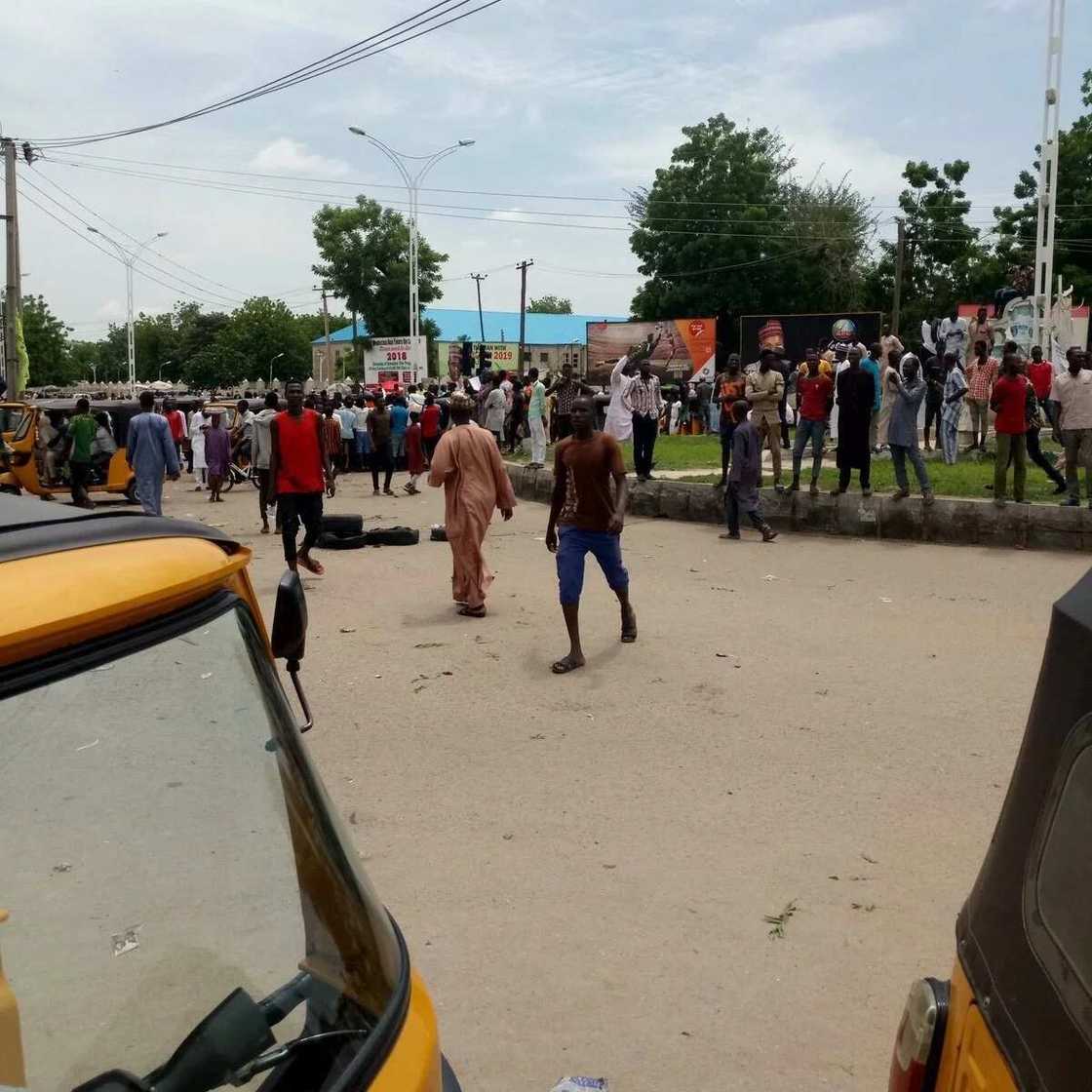 Zaluncin ‘yan sanda! Bama so!: Ana yiwa ‘yan sanda zanga-zanga a Maiduguri Zaluncin ‘yan sanda! Bama so!: Ana yiwa ‘yan sanda zanga-zanga a Maiduguri