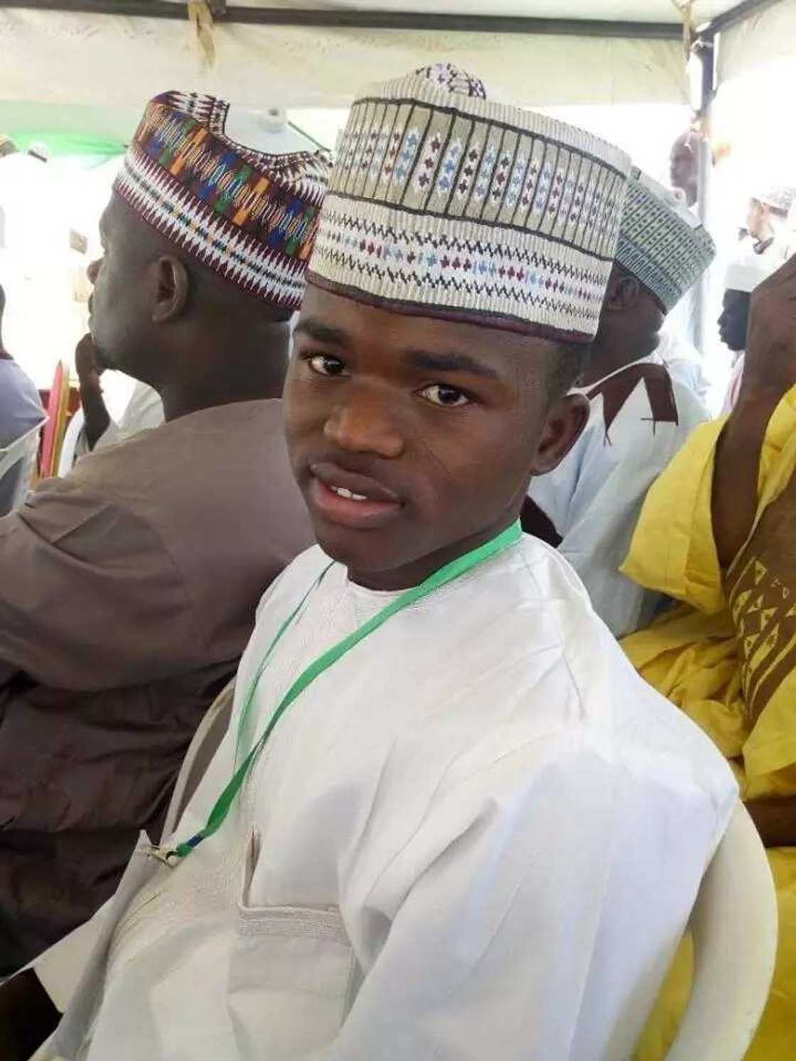 Mahaddaciyar Al-Qur’ani daga jihar Legas ta ciri tuta a jihar Katsina, an bata kyautar dalleliyar mota (Hoto) Mahaddaciyar Al-Qur’ani daga jihar Legas ta ciri tuta a jihar Katsina, an bata kyautar dalleliyar mota (Hoto)