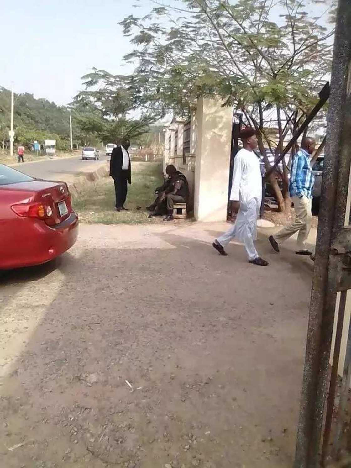 Hotuna daga asibitin kudi da Yusuf Buhari ke kwance, bayan hatsarin babur Hotuna daga asibitin kudi da Yusuf Buhari ke kwance, bayan hatsarin babur