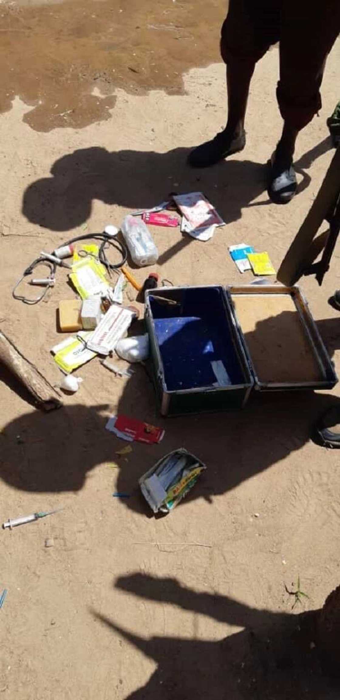 Dakarun soji sun ceto mata 7 da yara 5 daga hannun 'yan Boko Haram, hotuna Dakarun soji sun ceto mata 7 da yara 5 daga hannun 'yan Boko Haram, hotuna