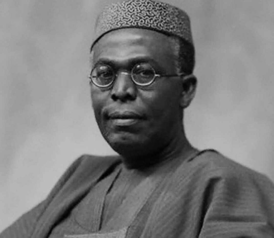 How Chief Obafemi Awolowo dethroned the Alaafin of Oyo, Oba Adeyemi Adeniran who married 200 wives in 1955