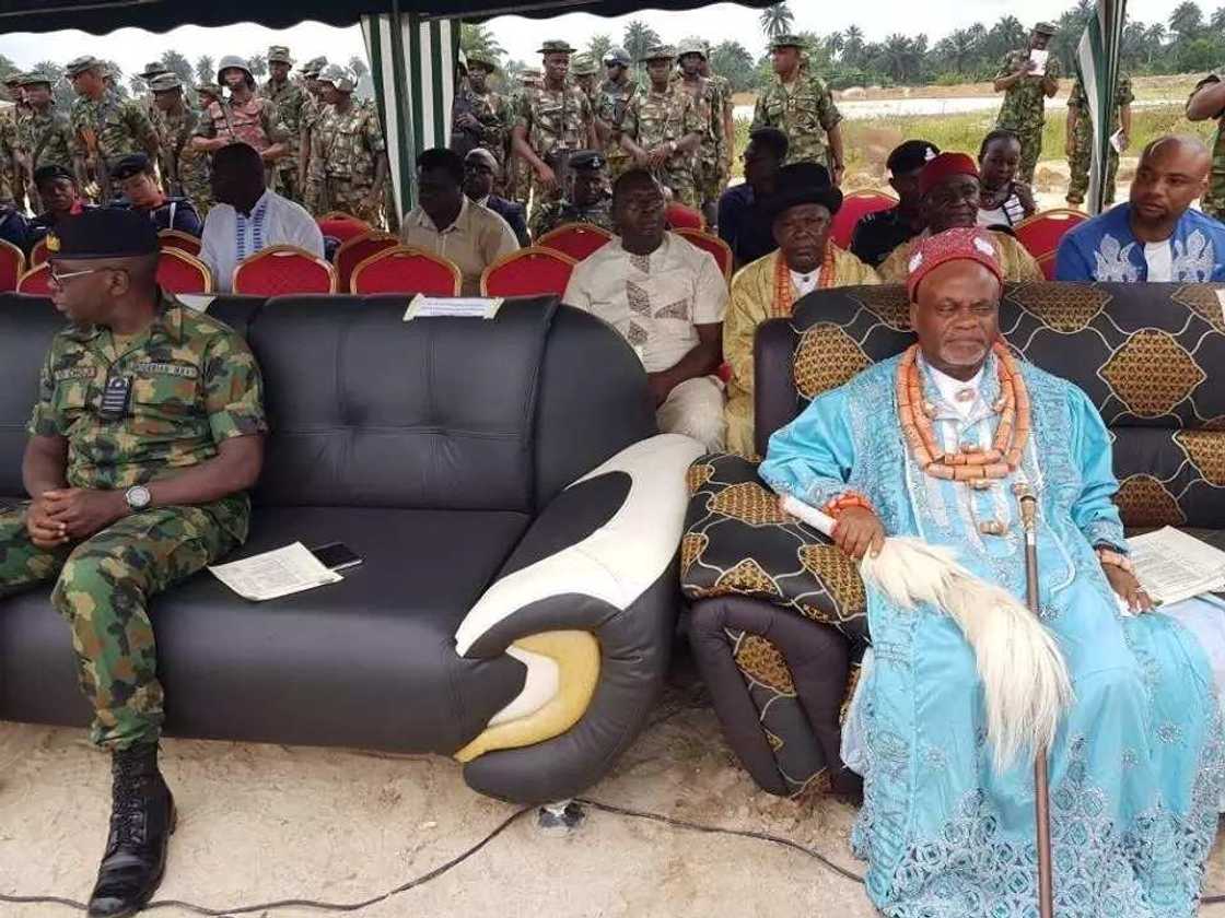 Yanzu-yanzu : Hafson rudunar sojin kasa ya halarci taron bikin rufe attisayen murmushin kada Yanzu-yanzu : Hafson rudunar sojin kasa ya halarci taron bikin rufe attisayen murmushin kada