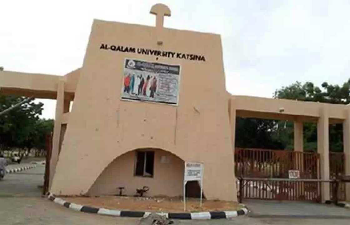 Jami’ar Al-Qalam ta kori dalibai 16 saboda rashin da’a da kuma satar ansar jarrabawa Jami’ar Al-Qalam ta kori dalibai 16 saboda rashin da’a da kuma satar ansar jarrabawa