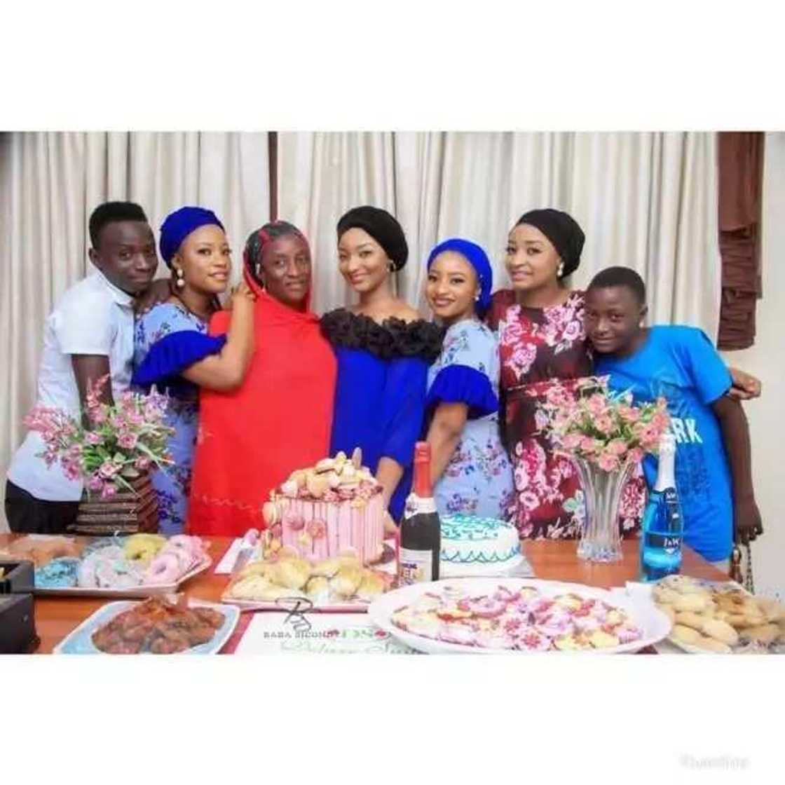Kalli kayatattun hotunan Rahama Sadau tare day an gidansu Kalli kayatattun hotunan Rahama Sadau tare day an gidansu