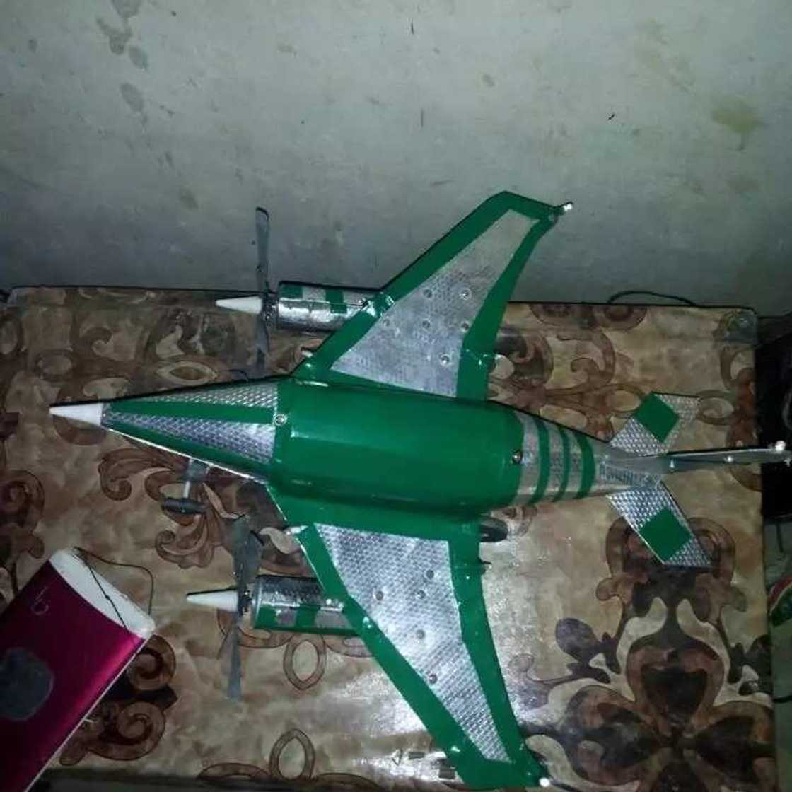 Labarai cikin Hotuna: Matashi yayi fasahar kera jirgin sama a jihar Yobe Labarai cikin Hotuna: Matashi yayi fasahar kera jirgin sama a jihar Yobe