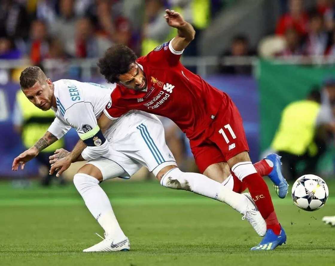 Daliban wata jami'a sun rubuta jarrabawa akan Ramos da Salah Daliban wata jami'a sun rubuta jarrabawa akan Ramos da Salah