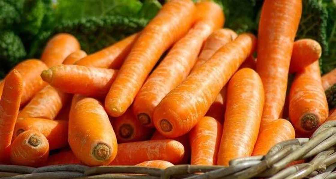 How to make carrot oil at home?