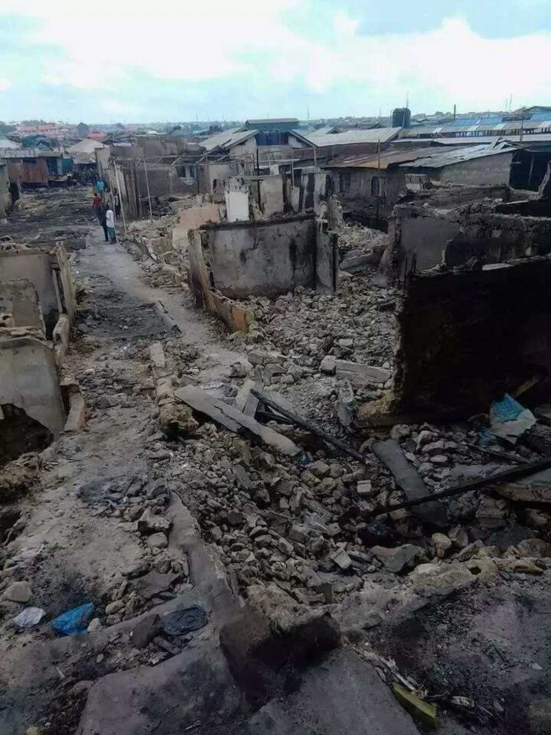 Kalli yadda mummunar gobara ta mayar da kasuwar Hausawa ta Mile 12 a Legas Kalli yadda mummunar gobara ta mayar da kasuwar Hausawa ta Mile 12 a Legas