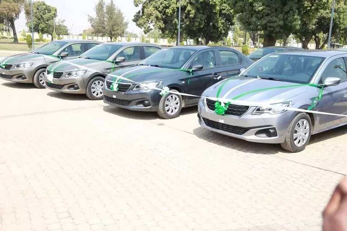 Gwamna El-Rufai ya raba ma Sarakunan jihar Kaduna motocin alfarma (Hotuna)