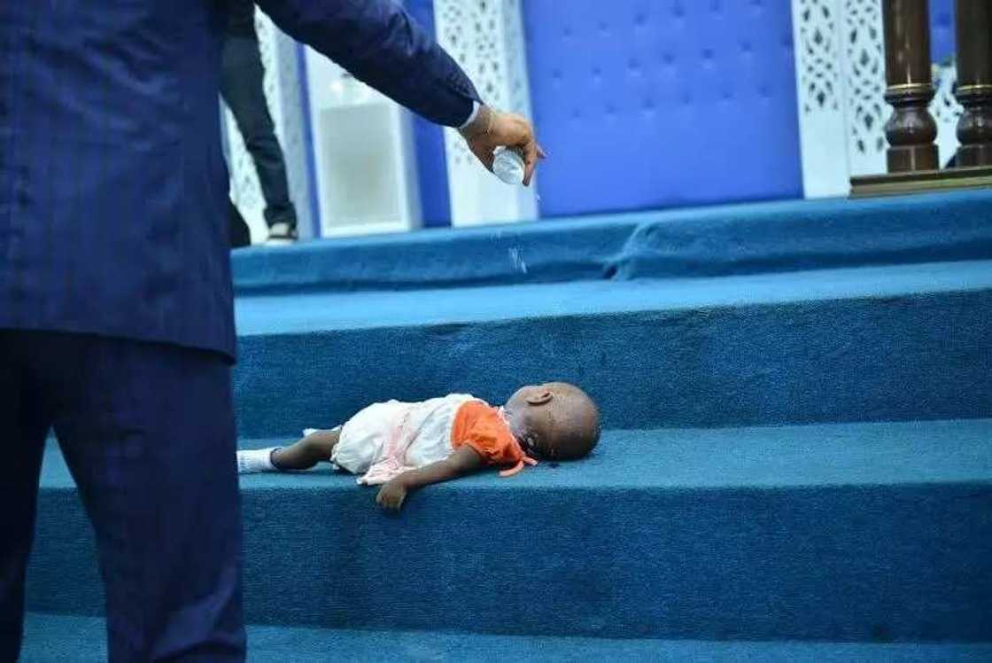 Dead baby raised to life (photos) Dead baby raised to life (photos)