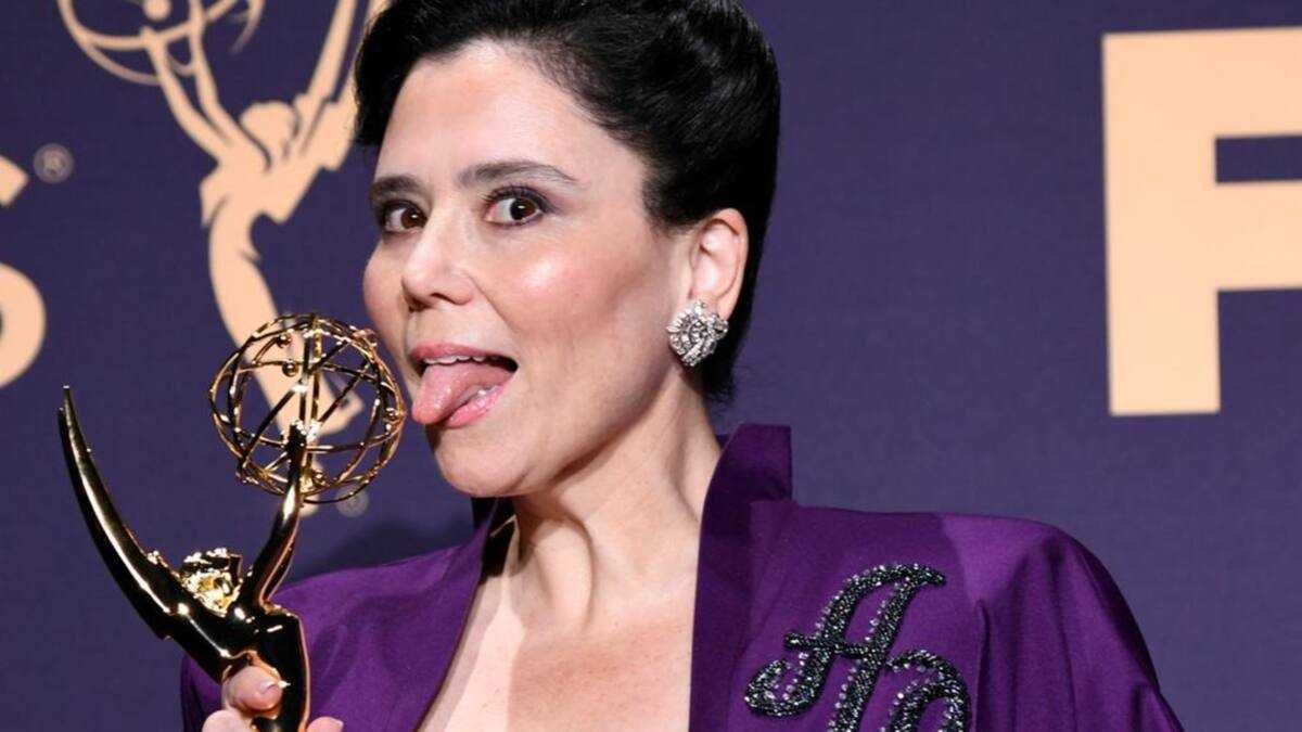 Alex Borstein bio: Height, husband, net worth, weight loss - Legit.ng