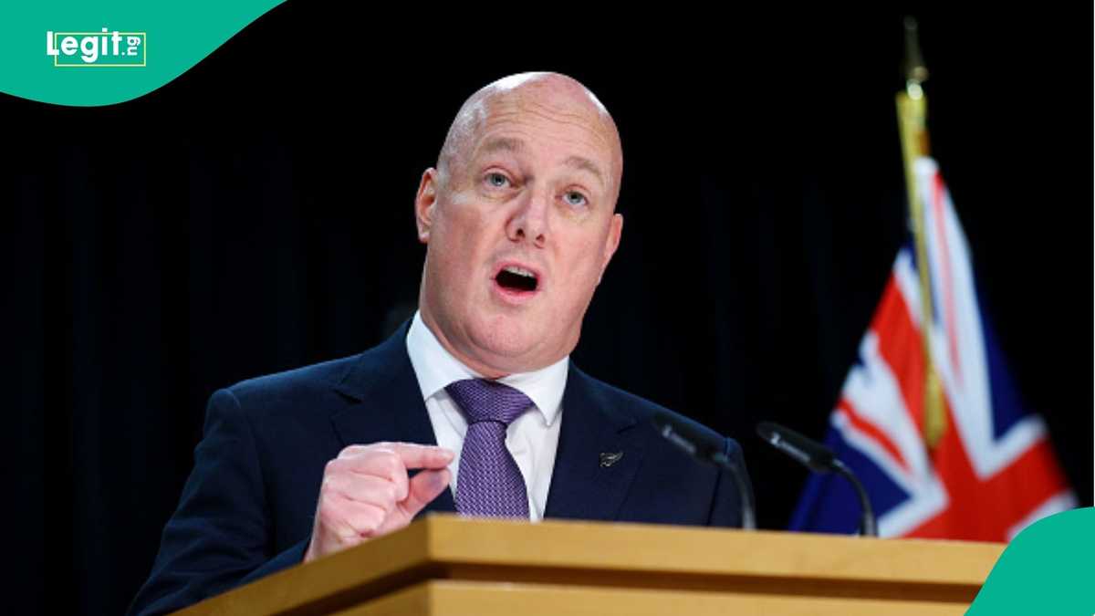ew Zealand lists 25 nationalities that can transit without a visa