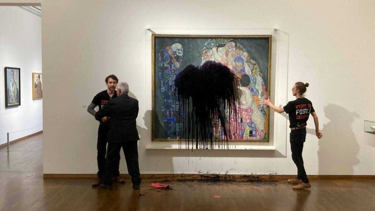 Protesters pour black liquid on Klimt masterpiece in Vienna - Legit.ng