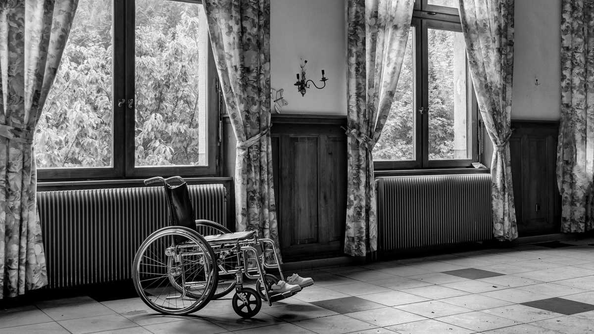 My teen son sold his guitar to buy a wheelchair for his classmate – the next day, officers showed up