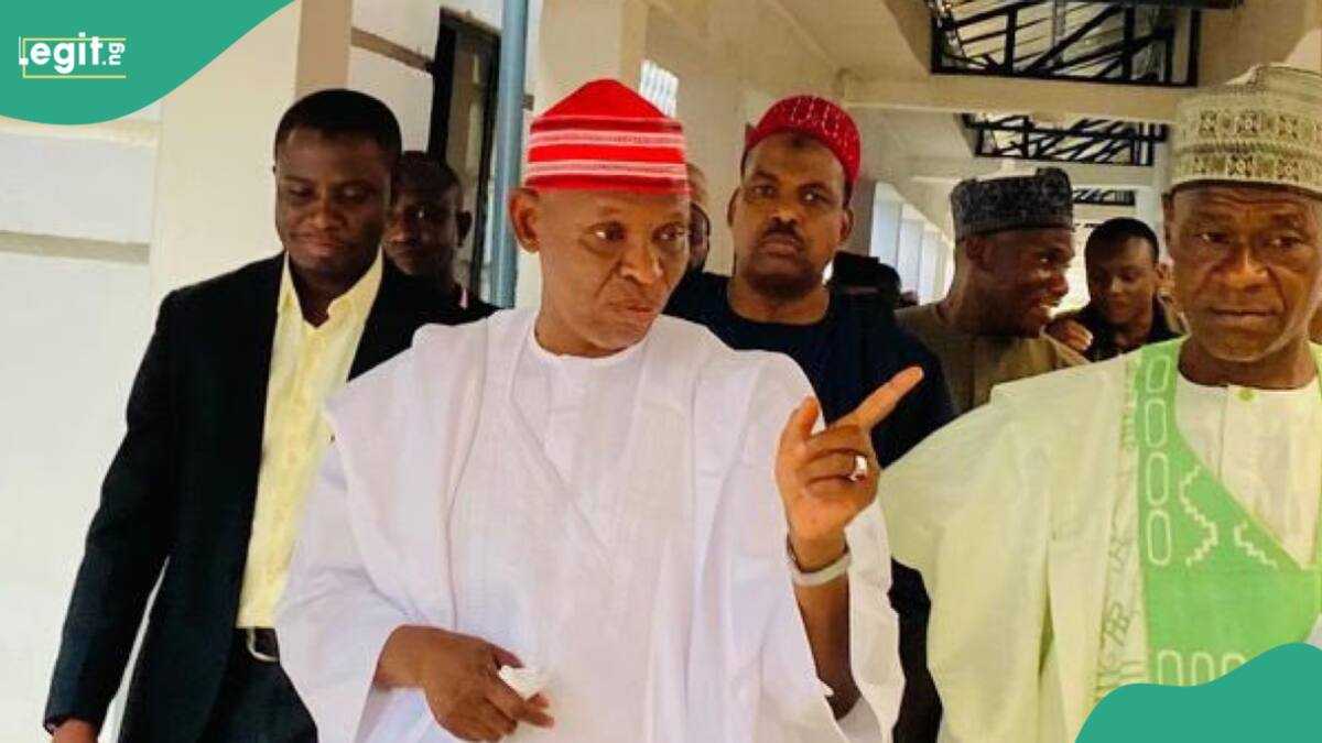 Anna Azarovaning kokraklari Er-xotin svingerlar pornosiga tashrif buyurishdi