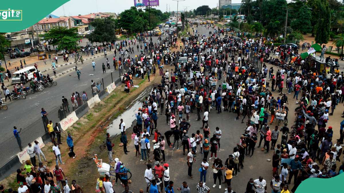 Panic as hunger protesters return to streets despite curfew in popular northern state