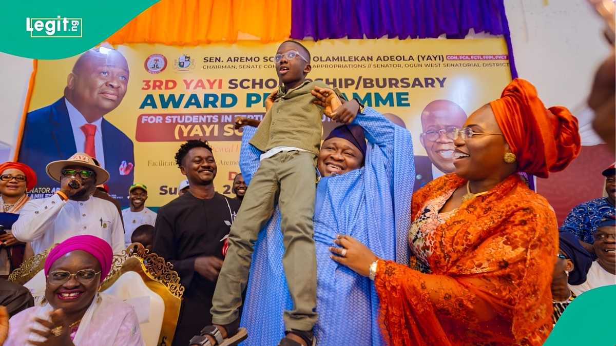 Senator Yayi honours 7-year-old artist with N2.5m, university scholarship after viral portrait