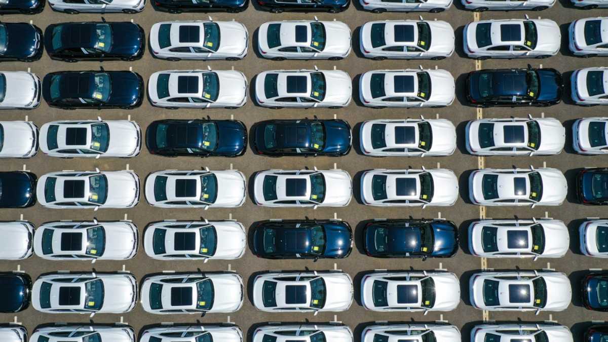 EU agrees recycled plastic targets for cars