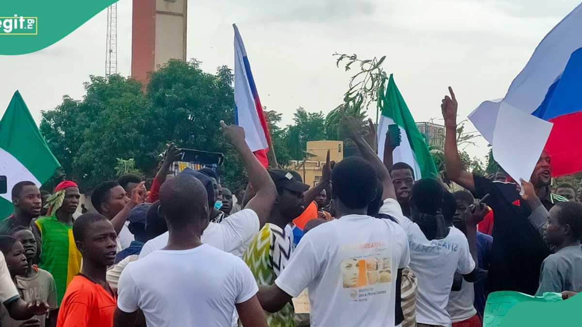 ALERT! Serious concerns as hunger protesters wave Russian flags, Nigerians react (photos)